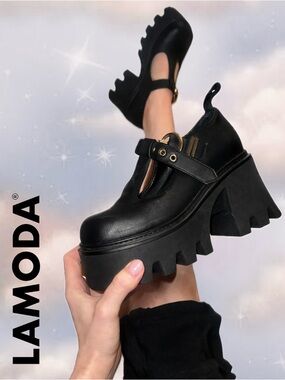 🖤 Platform Mary Jane Heels